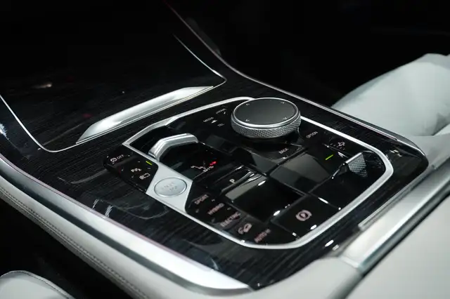 BMW X5 view 24