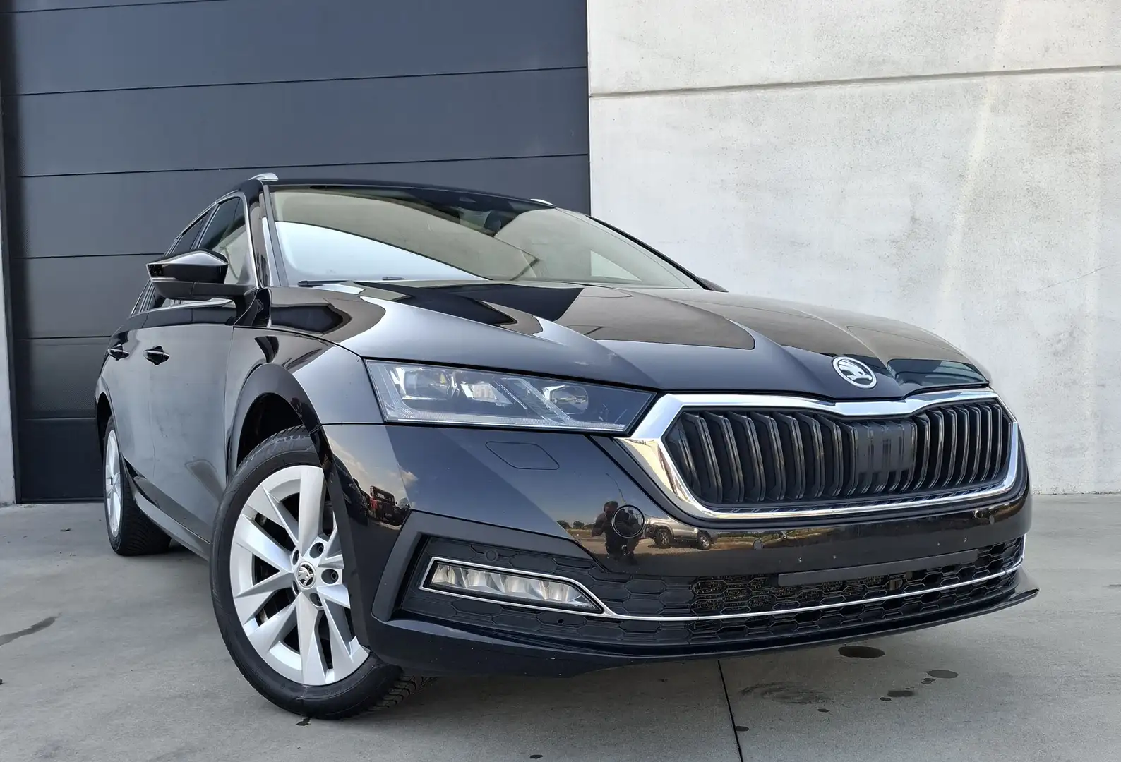 Skoda Octavia Octavia Combi 1.4 TSI iV DSG Style Zwart - 1