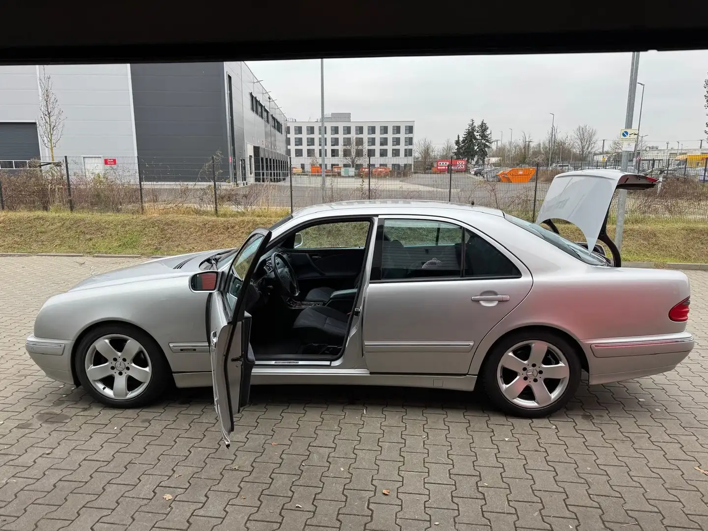 Mercedes-Benz E 240 Avantgarde - 1