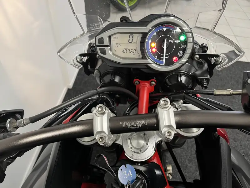 Triumph Tiger 800 - foto 2