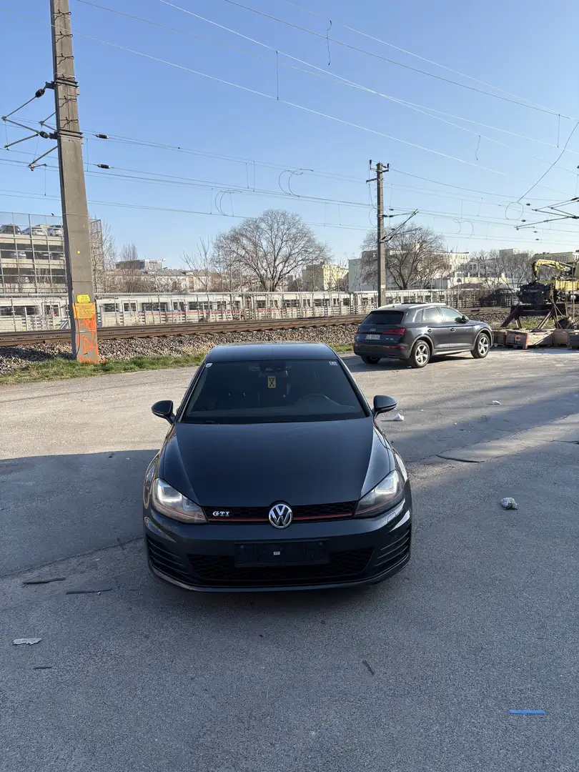 Volkswagen Golf GTI 2,0 TSI DSG Performance - 1