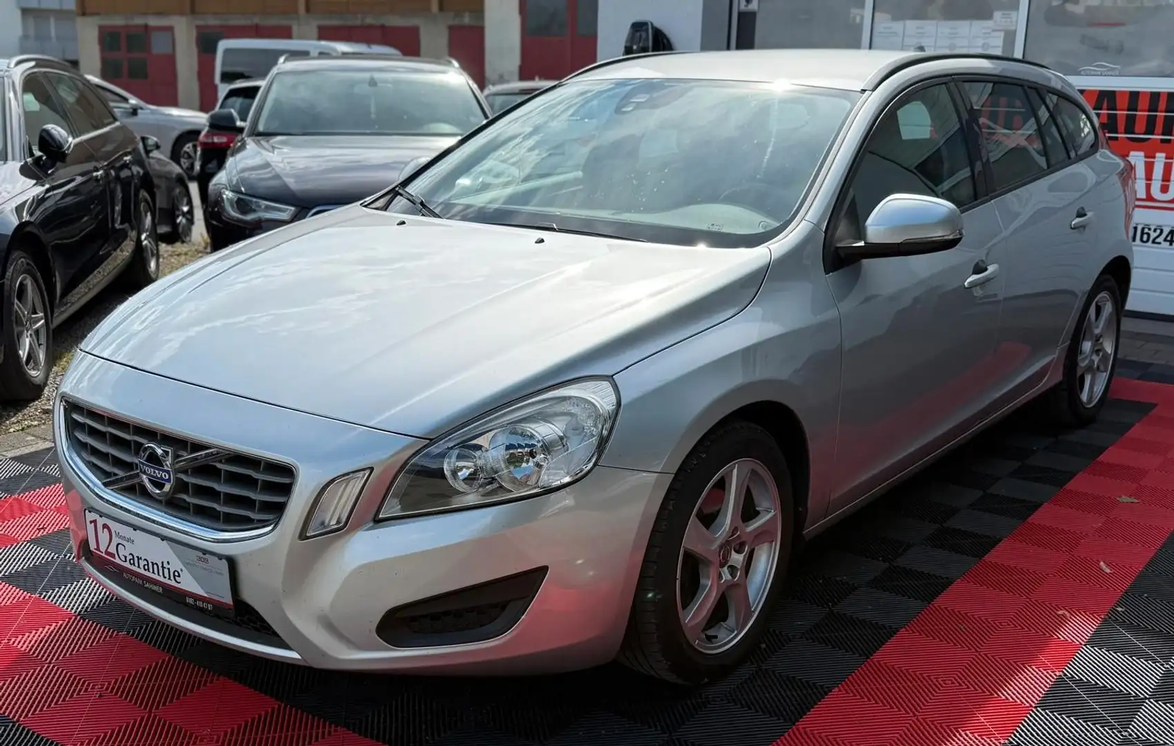 Volvo V60 Kombi Kinetic Argent - 2