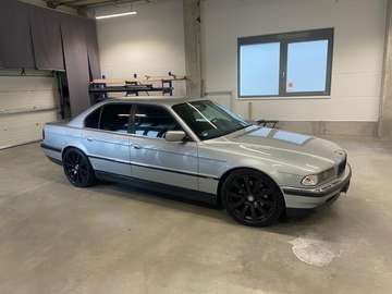 e38 735i