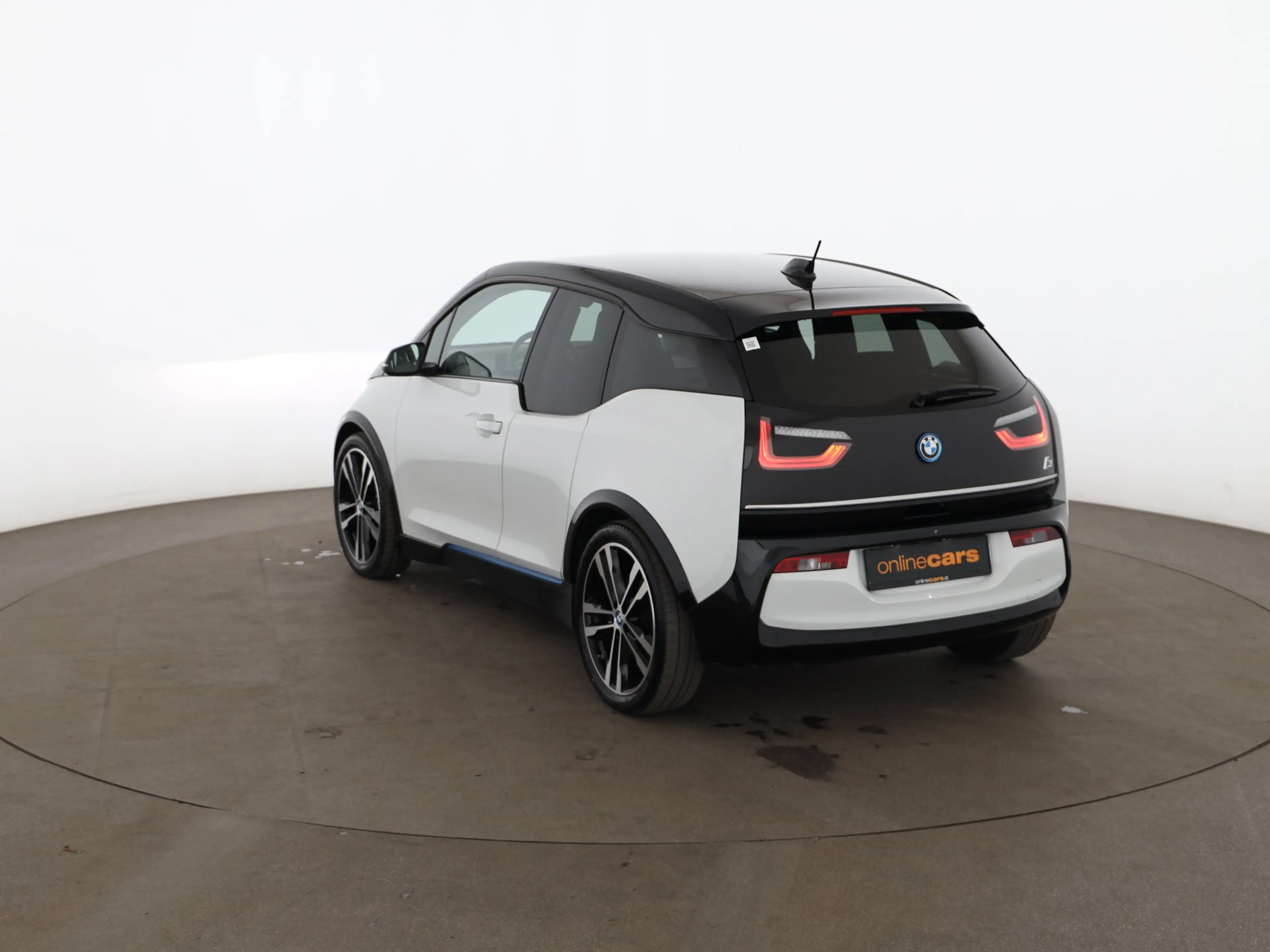 BMW i3 42kWh Aut LED WAERMEPUMPE NAVI R-CAM SITZHZG — photo 7