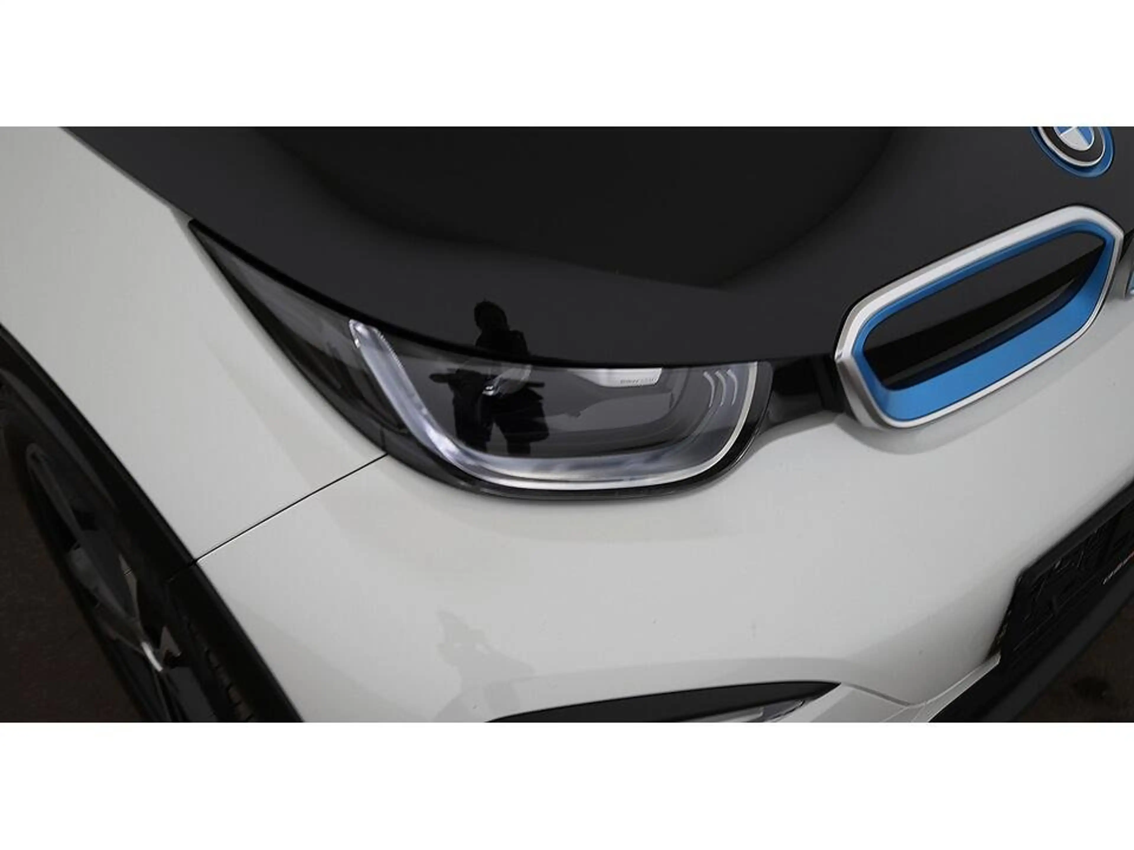 BMW i3 42kWh Aut LED WAERMEPUMPE NAVI R-CAM SITZHZG — photo 10