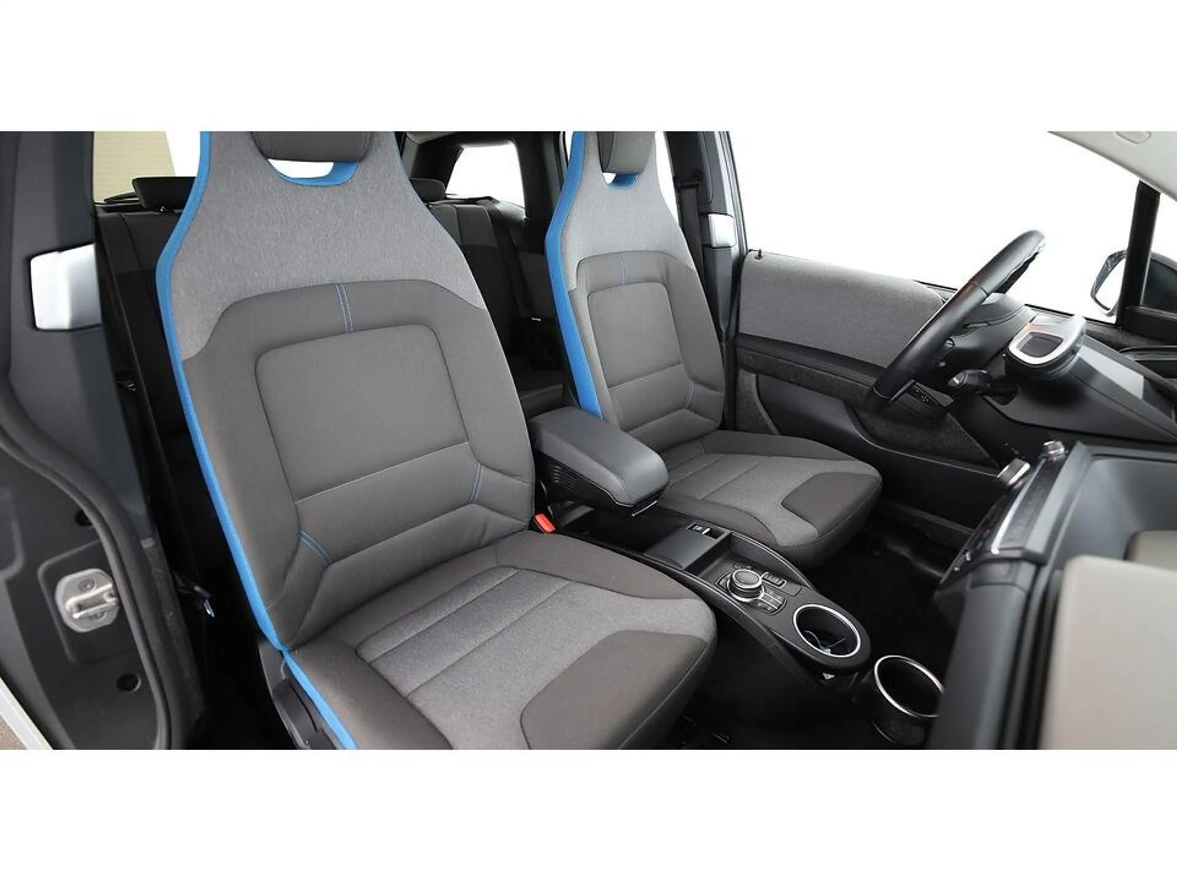 BMW i3 42kWh Aut LED WAERMEPUMPE NAVI R-CAM SITZHZG — photo 14