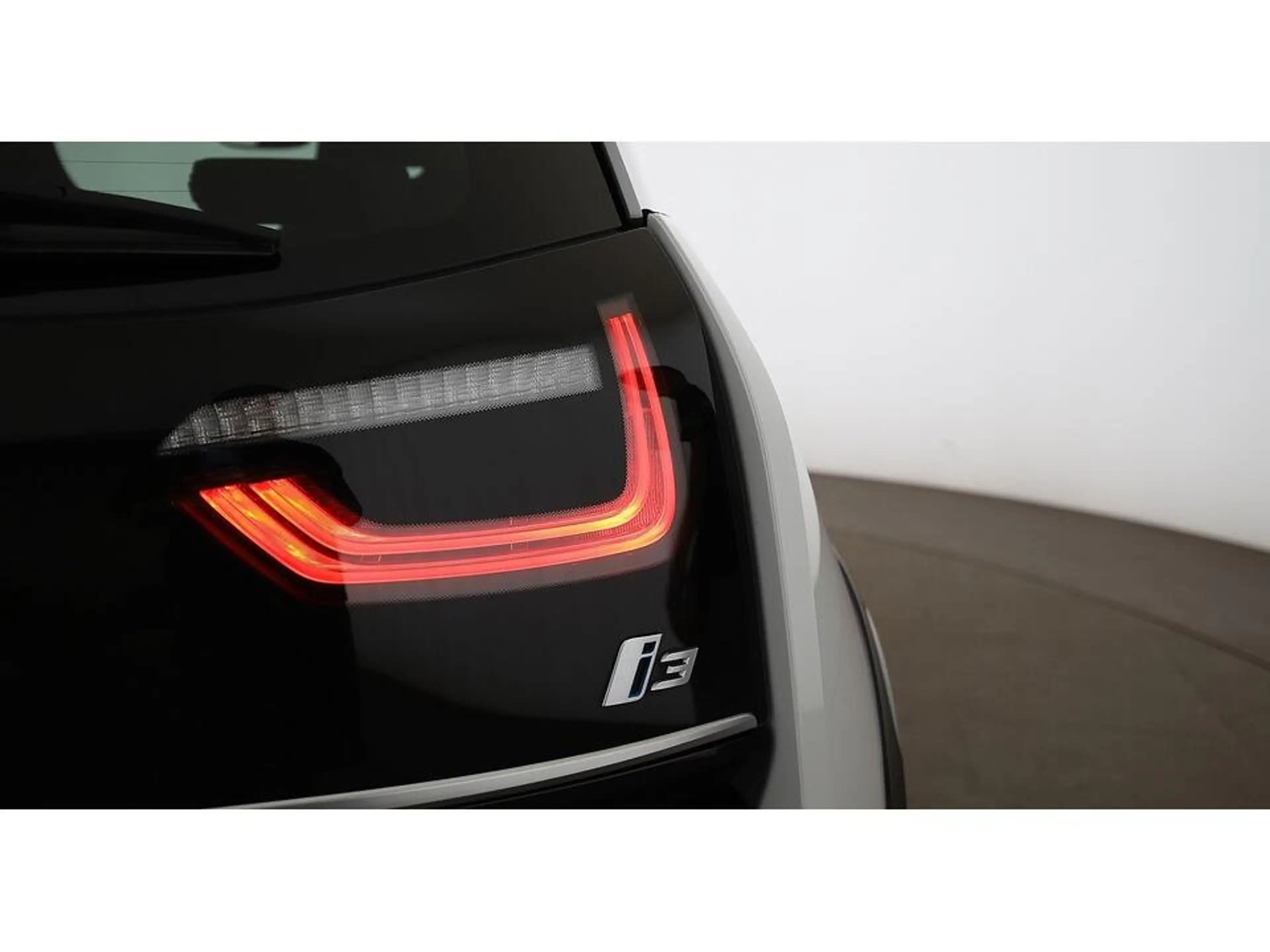 BMW i3 42kWh Aut LED WAERMEPUMPE NAVI R-CAM SITZHZG — photo 9