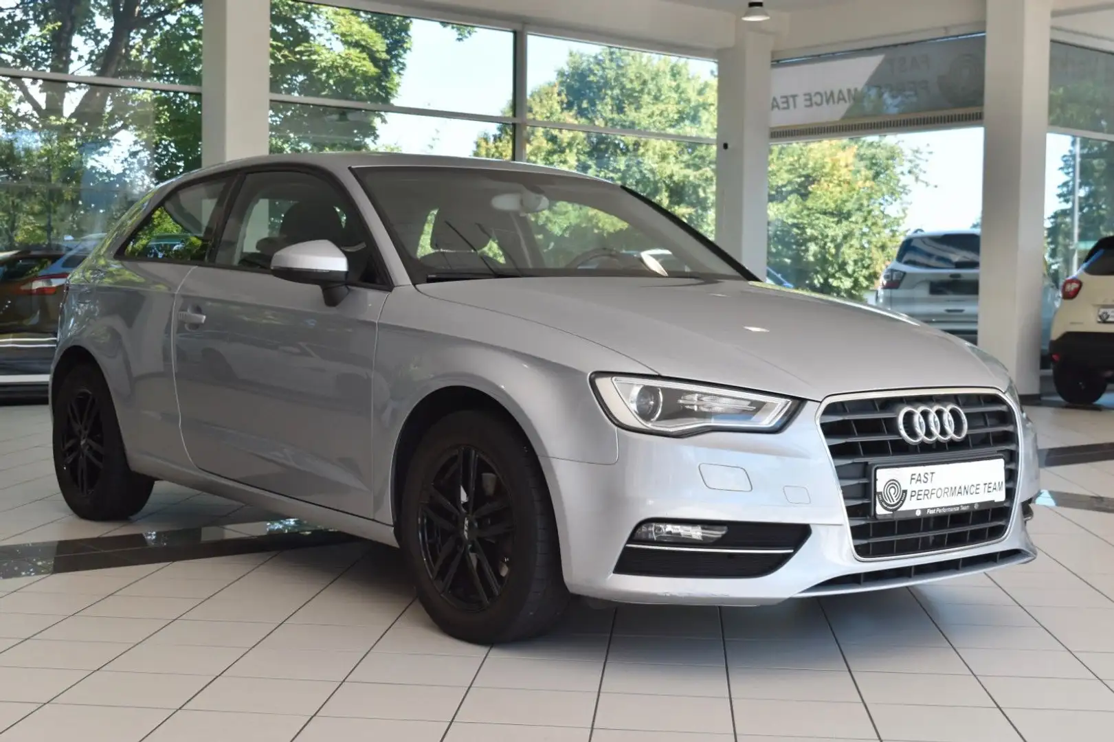 Audi A3 1.2 TFSI attraction~Xenon~DSP~Klima~SHZ Silber - 2