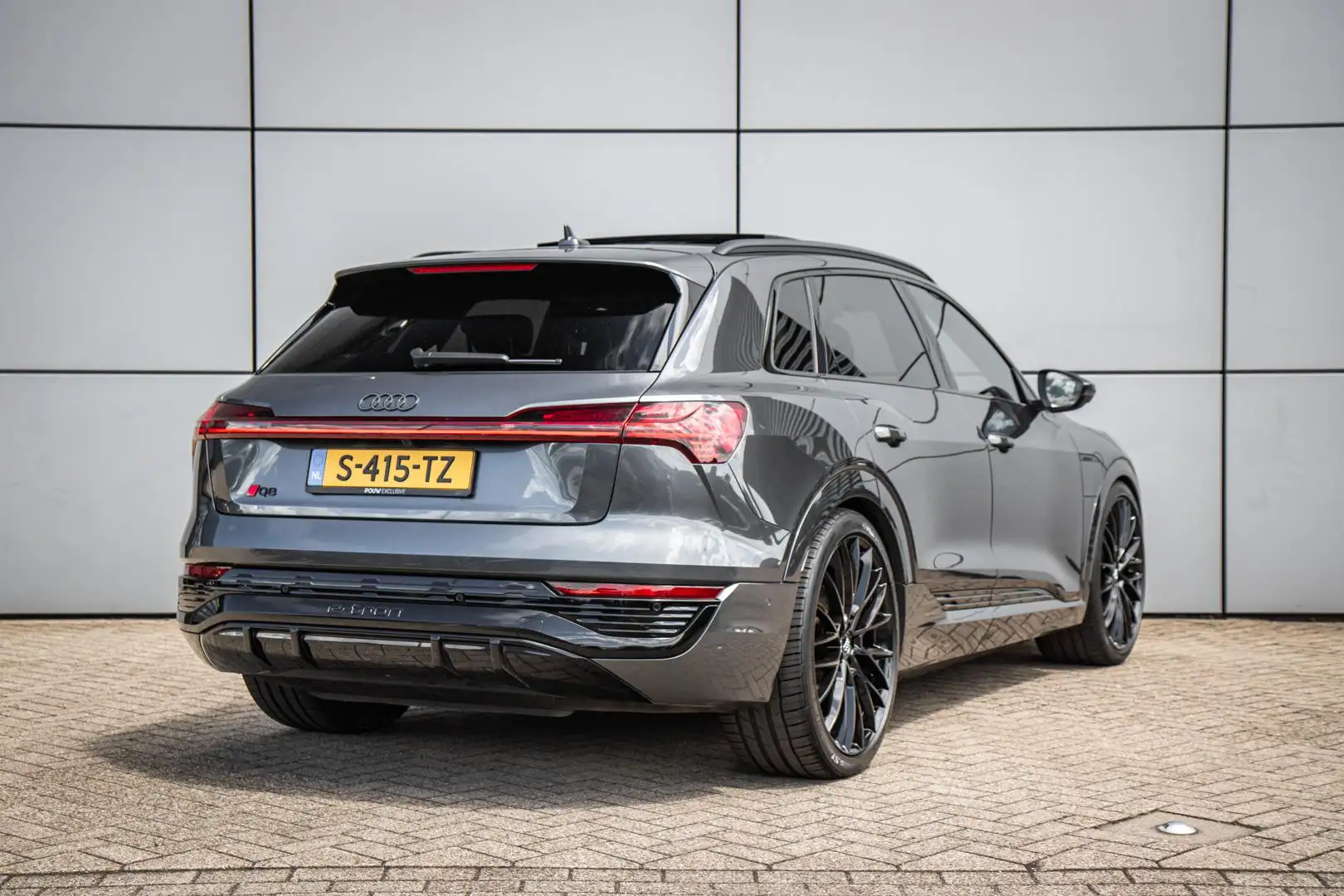 Audi Q8 e-tron 50 340pk quattro S Edition 95 kWh | SoH 96% | 23" Grijs - 2