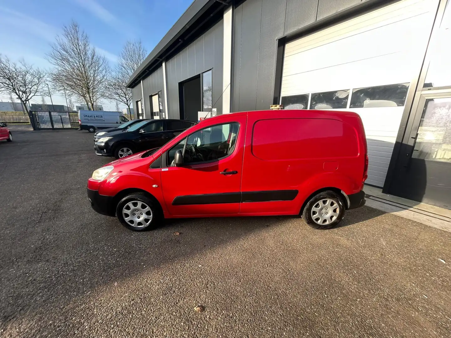 Peugeot Partner 120 1.6 HDI KRAAKT 3DE VERSNELLING Rood - 2