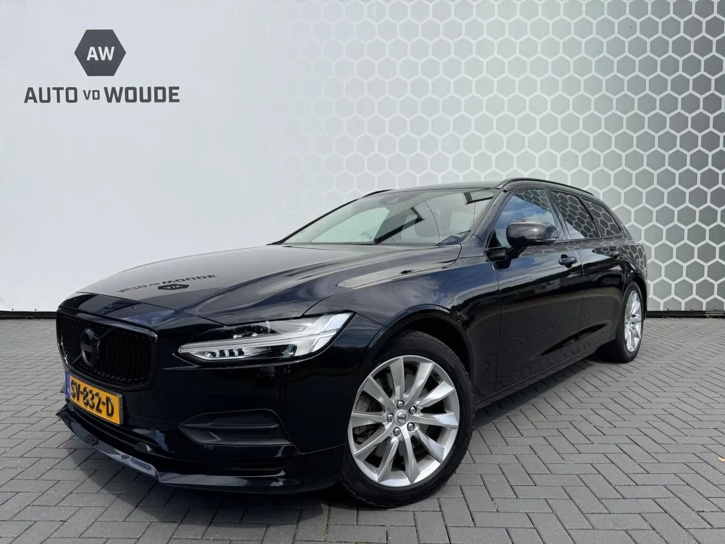 Volvo V90 2.0 T4 Sport Black Edition Trekhaak NAP Leder Led Zwart - 2