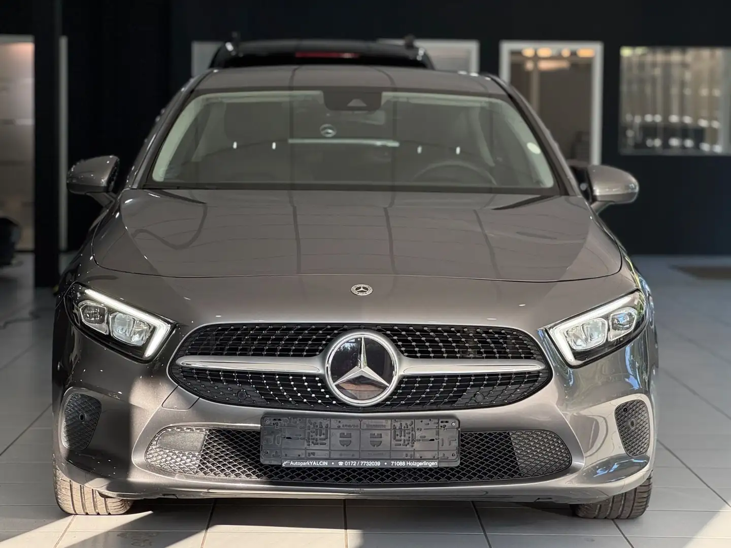 Mercedes-Benz A 180 *AUT.*ILS-LED*AMBI-L*SHZ*R-CAM*SPUR/TOTW.* Grau - 2
