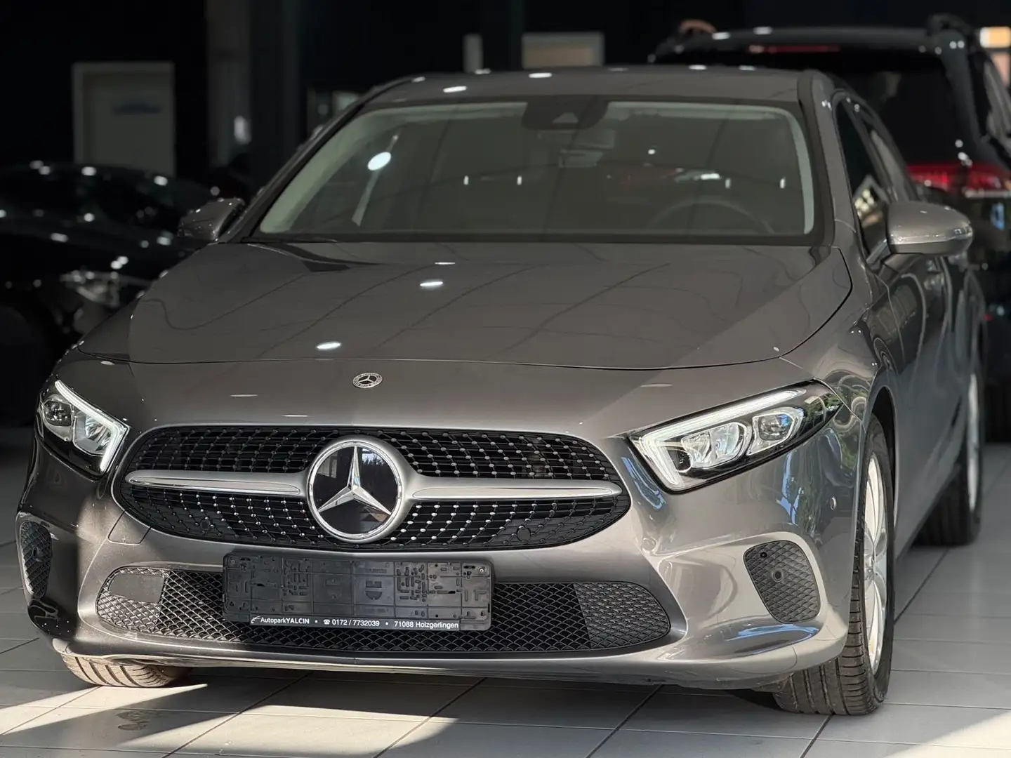 Mercedes-Benz A 180 *AUT.*ILS-LED*AMBI-L*SHZ*R-CAM*SPUR/TOTW.* Grau - 1