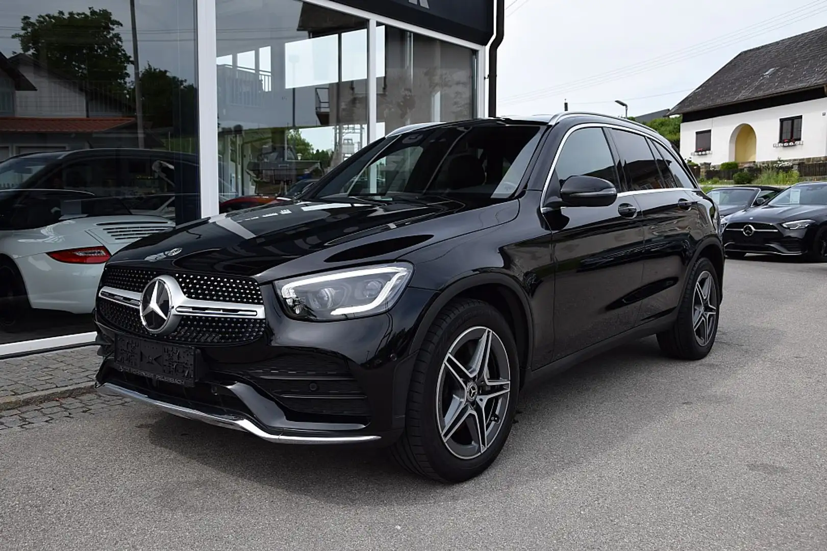 Mercedes-Benz GLC 300 d 4MATIC Aut. *AMG-Line* Schwarz - 2