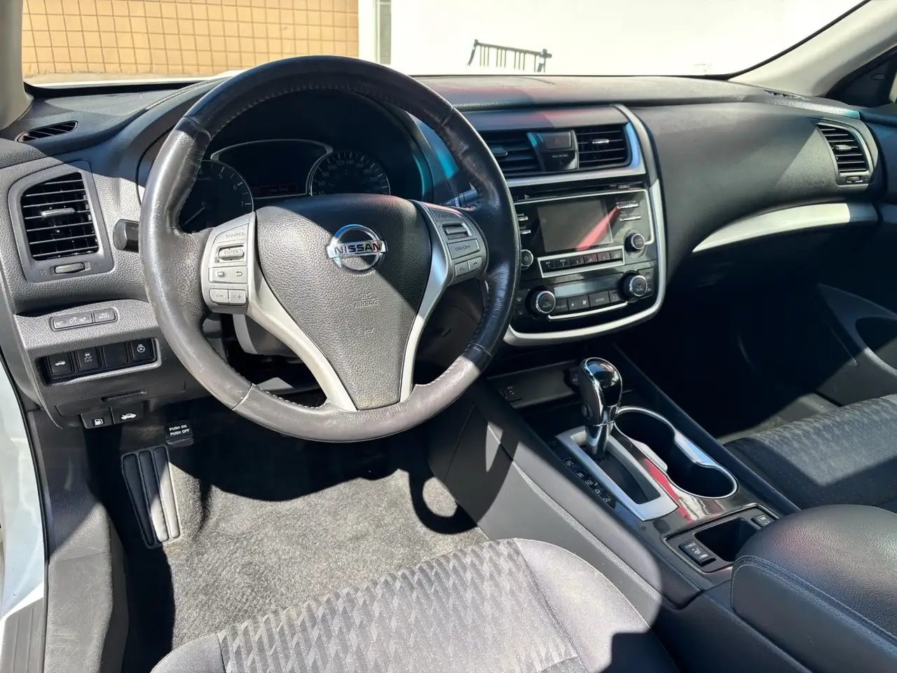 Nissan Altima снимка Nissan Altima