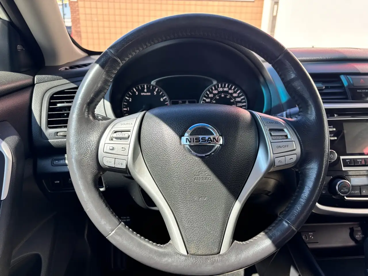 Nissan Altima снимка Nissan Altima