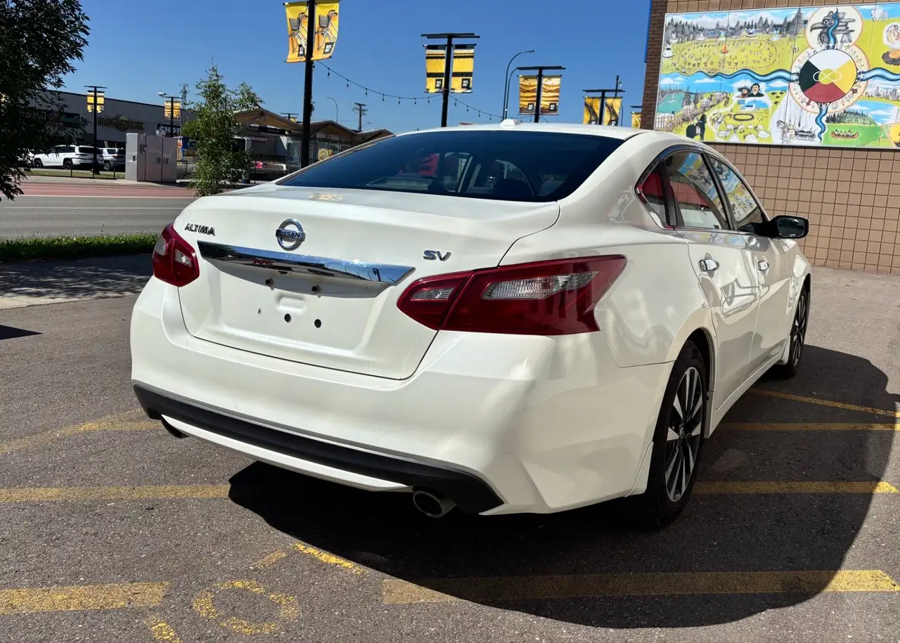 Nissan Altima снимка Nissan Altima
