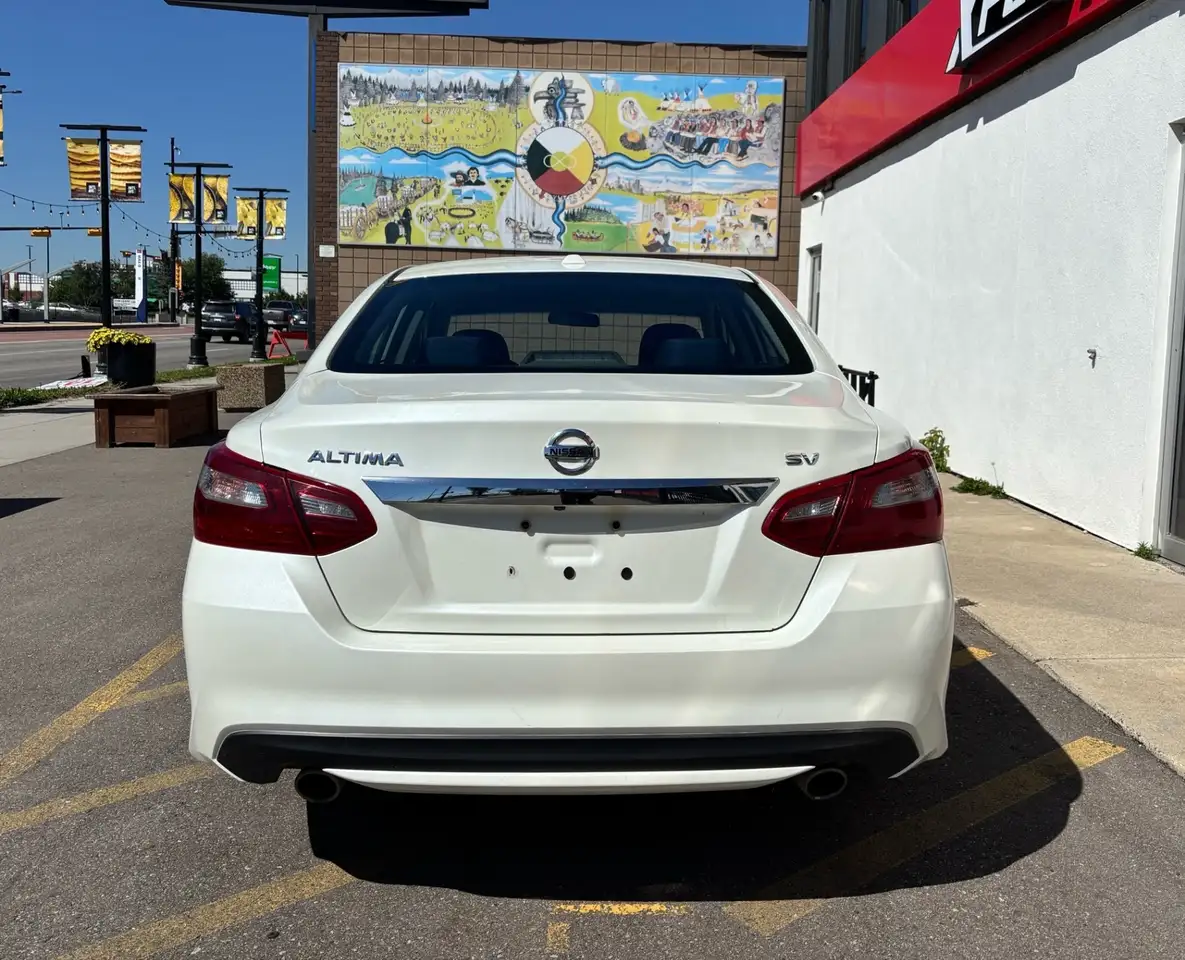 Nissan Altima снимка Nissan Altima