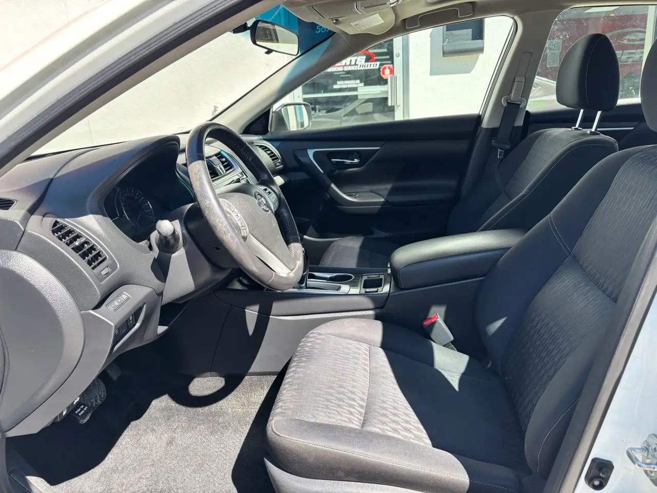 Nissan Altima снимка Nissan Altima