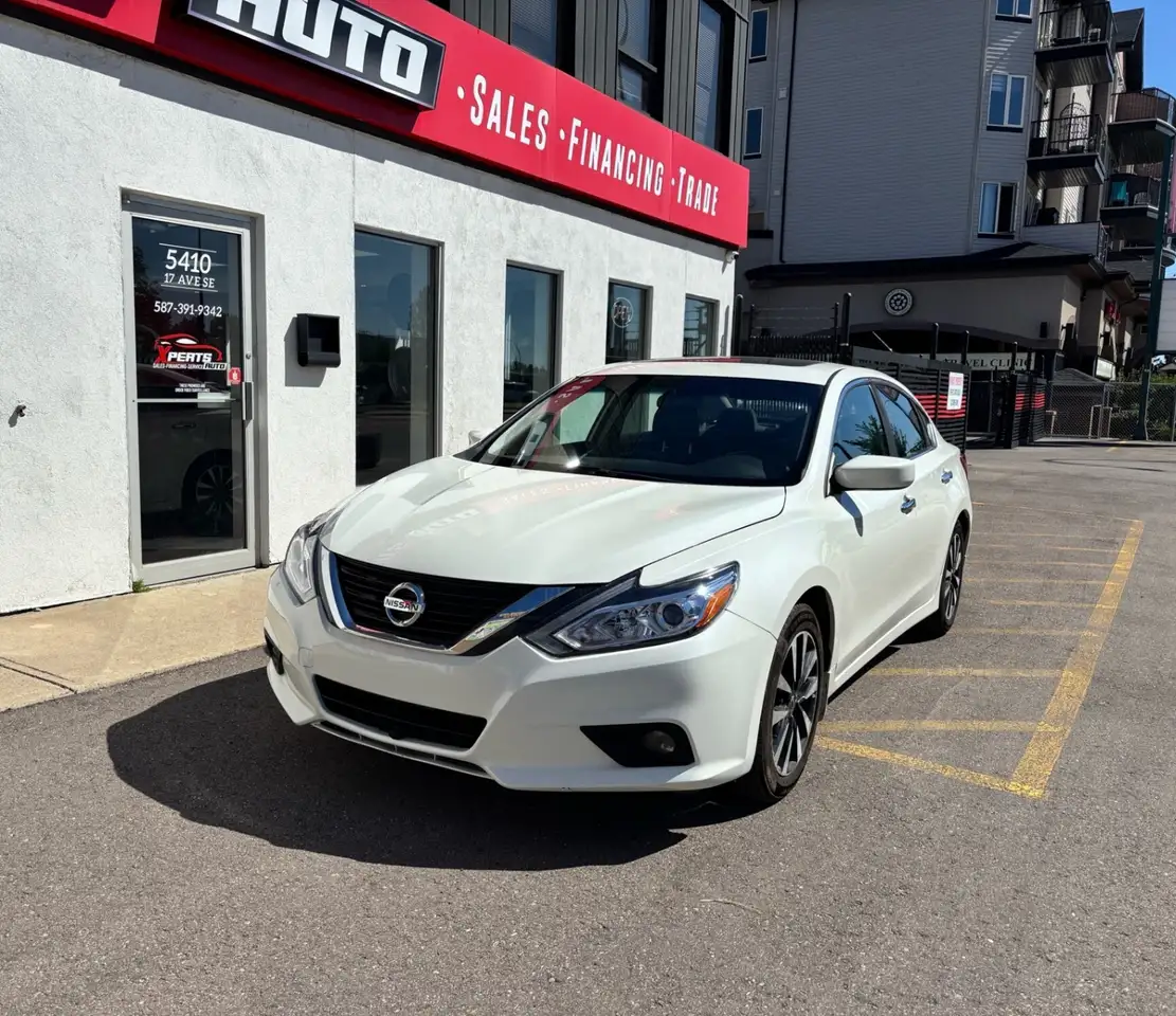 Nissan Altima снимка Nissan Altima