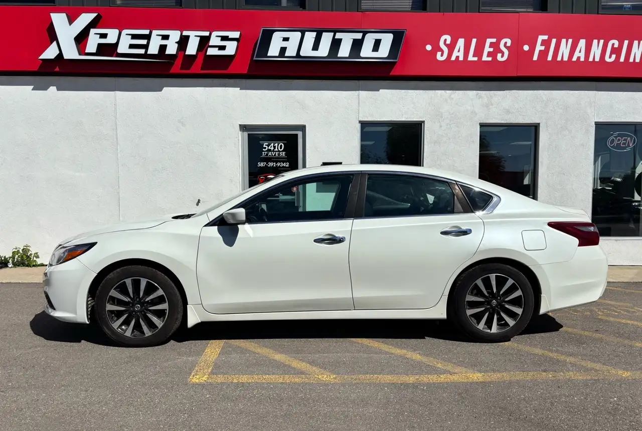 Nissan Altima снимка Nissan Altima