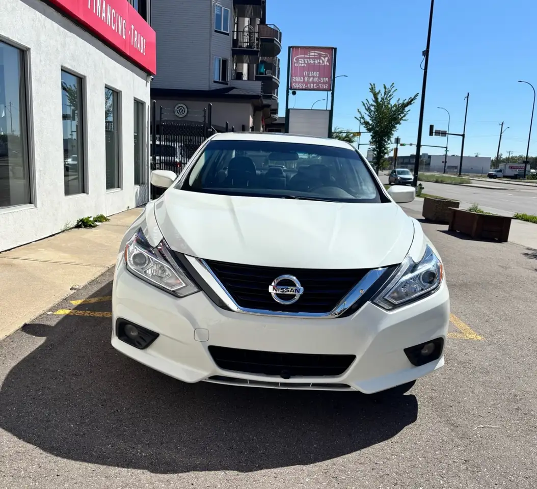 Nissan Altima снимка Nissan Altima