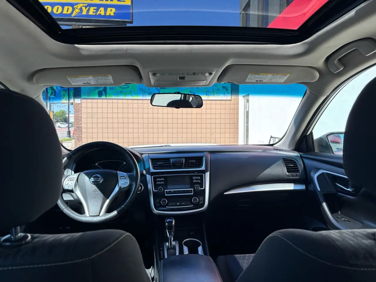Nissan Altima снимка Nissan Altima