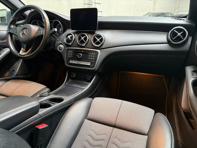 Mercedes-Benz GLA 180 GLA 180 Business Solution - GARANTIE 12 MOIS - TO panoramique — photo 10