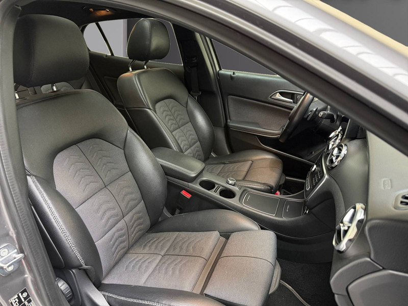 Mercedes-Benz GLA 180 GLA 180 Business Solution - GARANTIE 12 MOIS - TO panoramique — photo 12