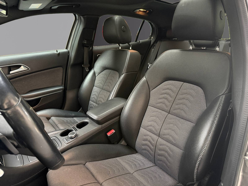 Mercedes-Benz GLA 180 GLA 180 Business Solution - GARANTIE 12 MOIS - TO panoramique — photo 11