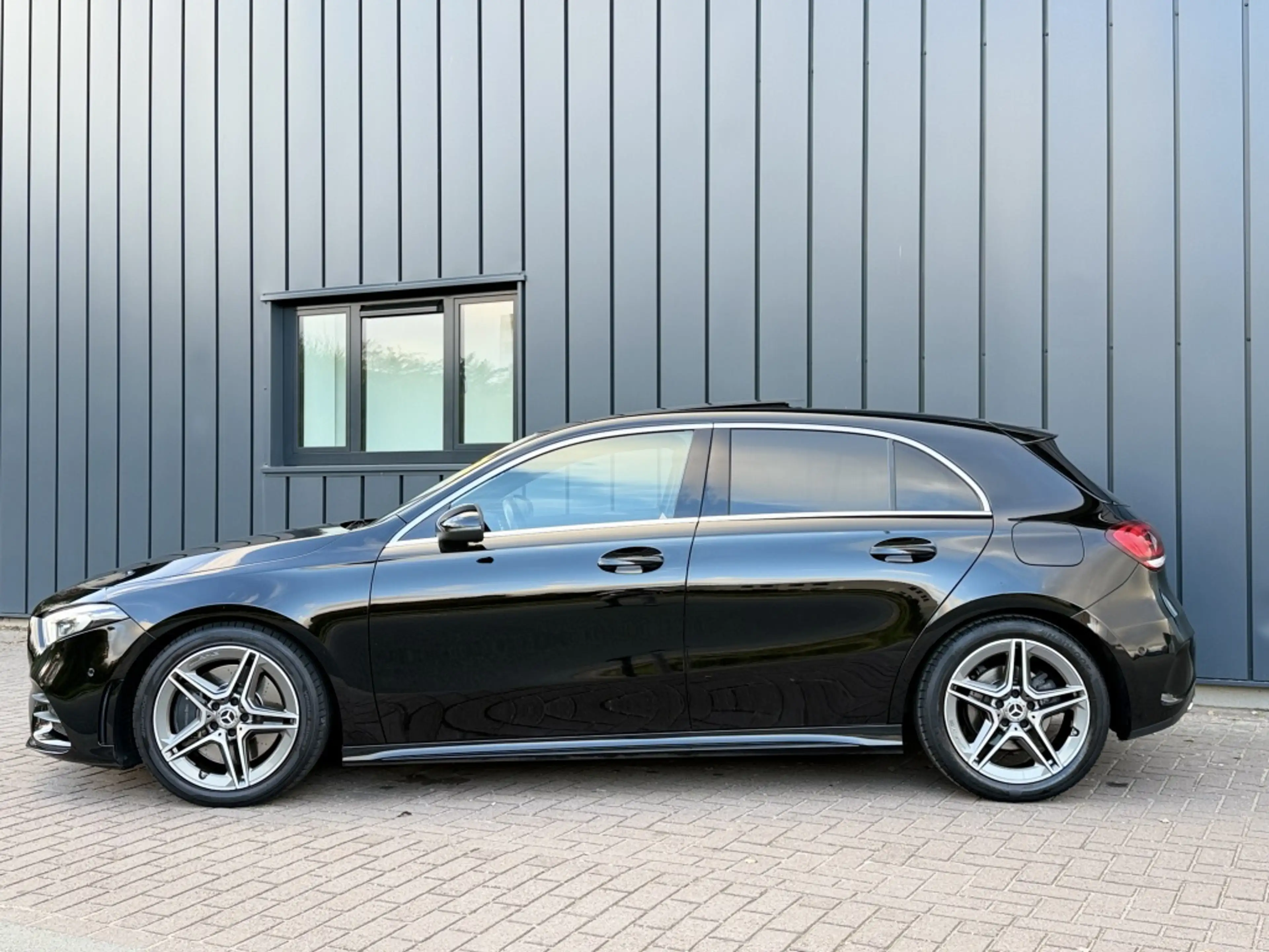 Mercedes-Benz A 250 AMG Pano*Clima*Ambient TOPSTAAT ✅ — photo 2