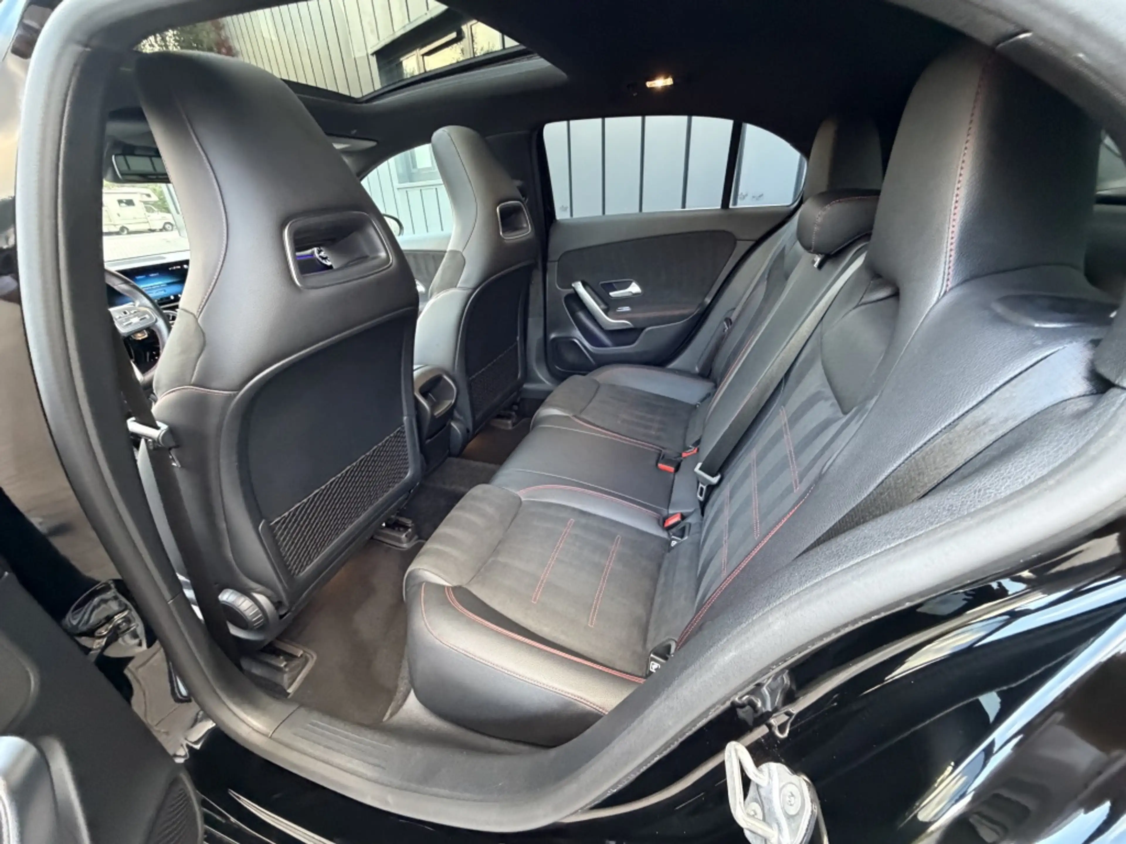 Mercedes-Benz A 250 AMG Pano*Clima*Ambient TOPSTAAT ✅ — photo 5