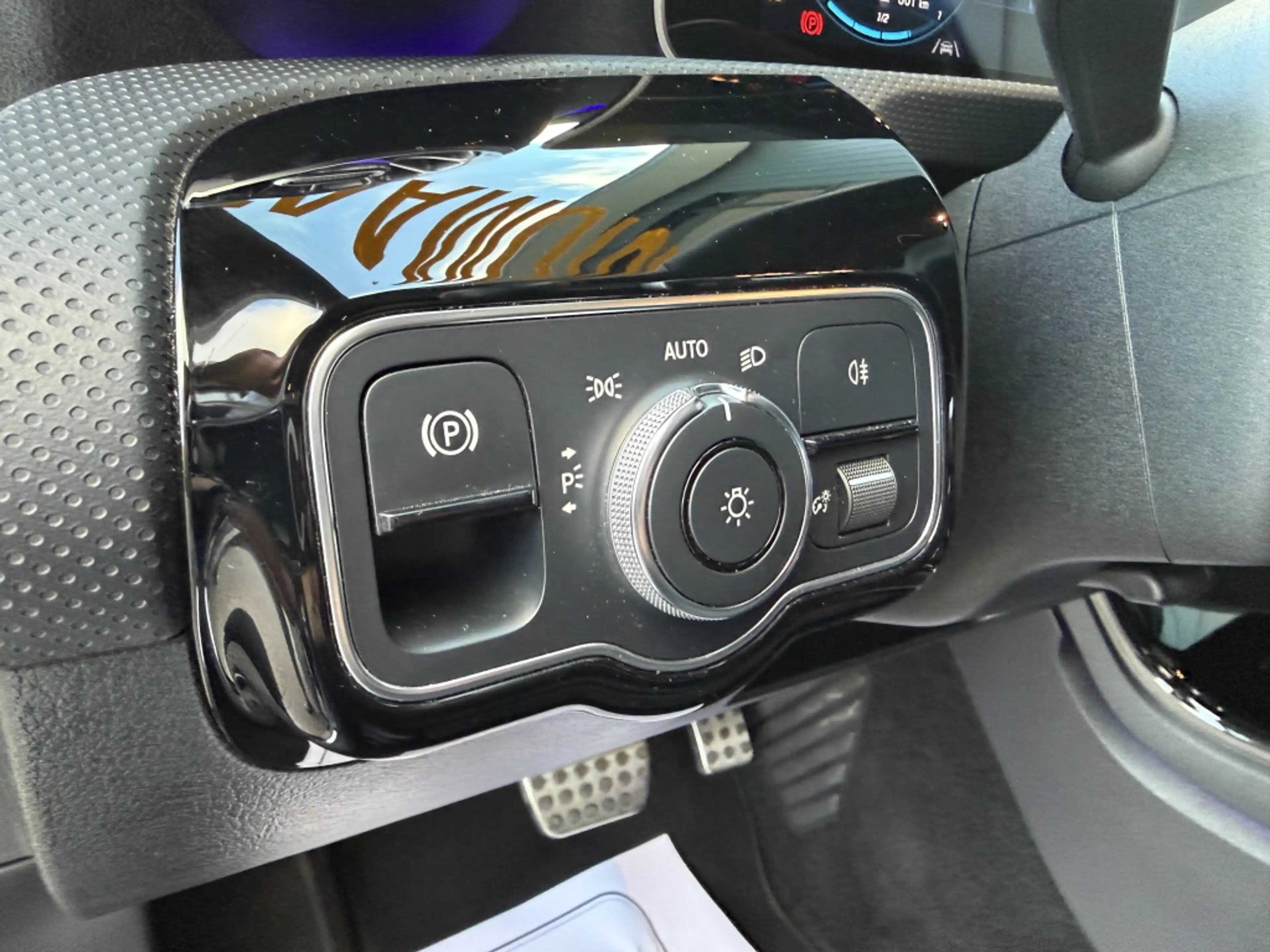 Mercedes-Benz A 250 AMG Pano*Clima*Ambient TOPSTAAT ✅ — photo 9