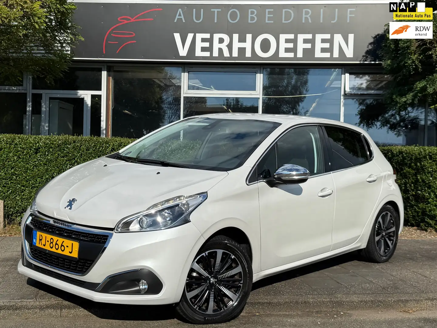 Peugeot 208 1.2 PureTech Allure - XENON - PARK CAMERA - VOL ON Weiß - 1