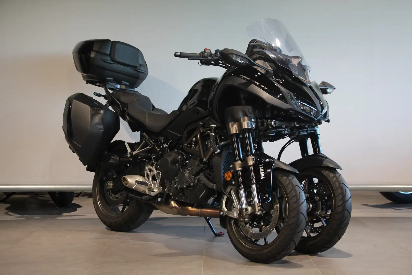 Yamaha Niken gt Zwart - 2