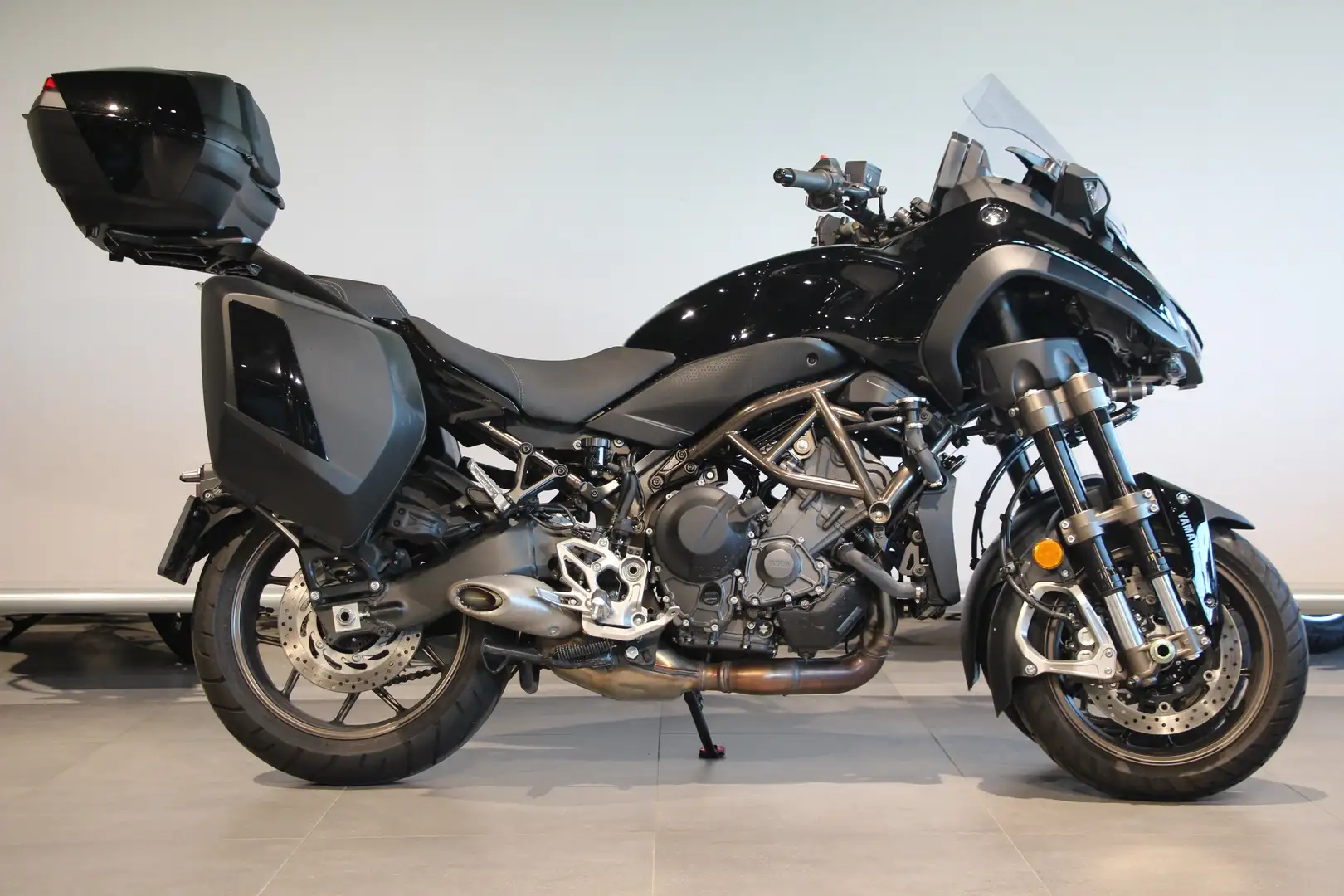 Yamaha Niken gt Zwart - 1