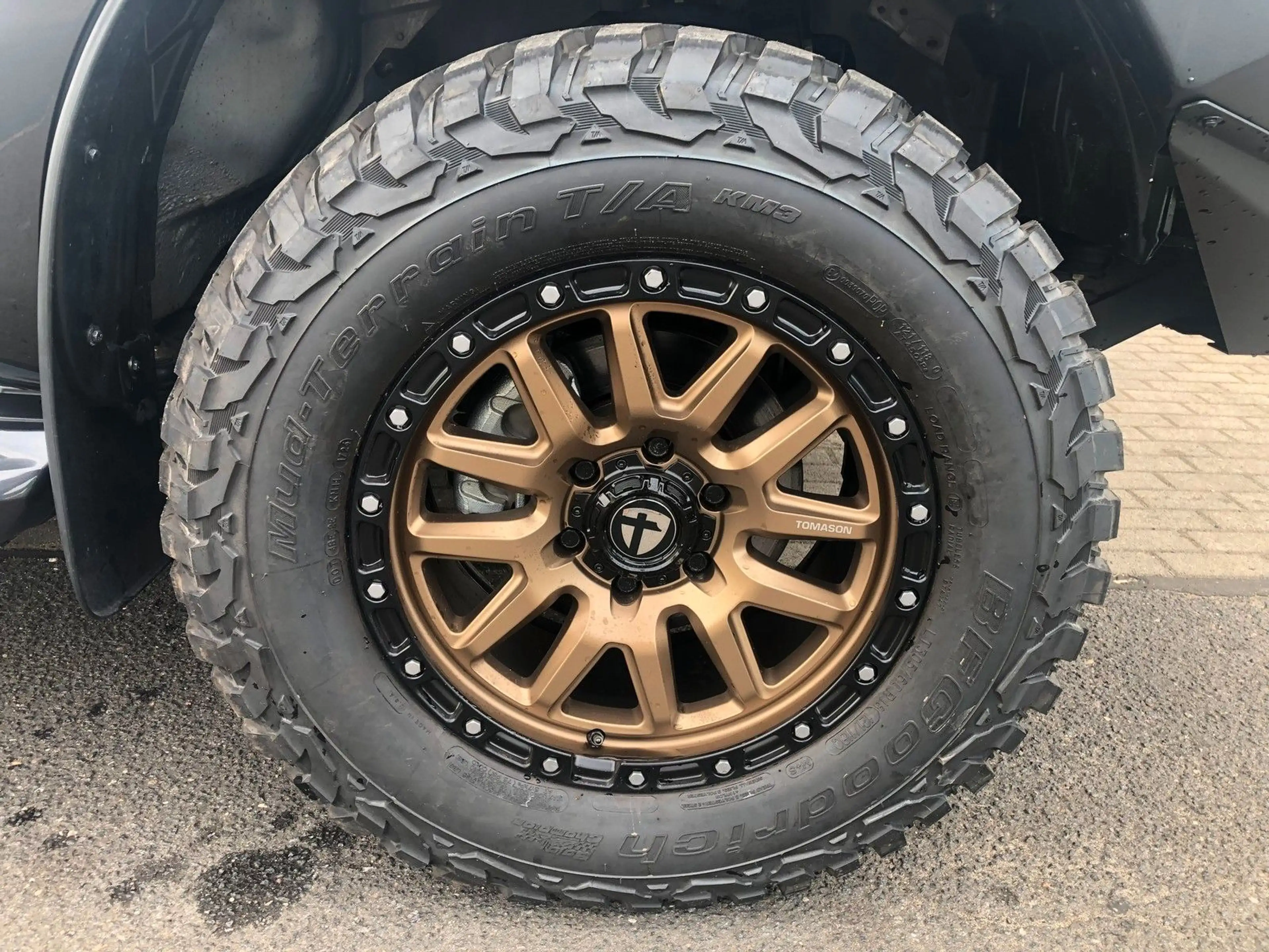 Isuzu D-Max Double Cab 4x4 V-Cross MT +Offroad+Winde+ — photo 9