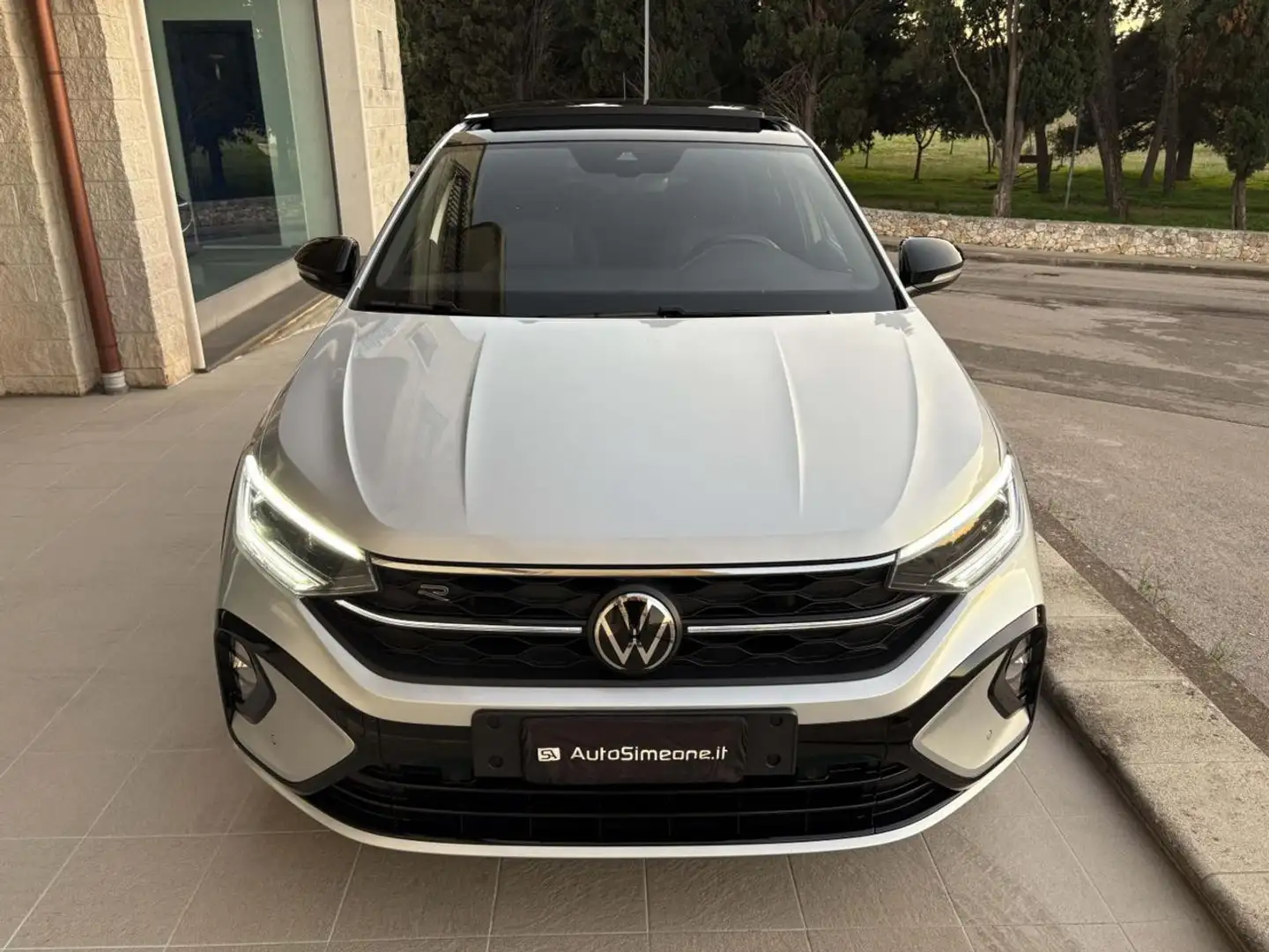 Volkswagen Taigo 1.0 TSI 116 CV DSG R-Line TETTO APR/PAN Gris - 2