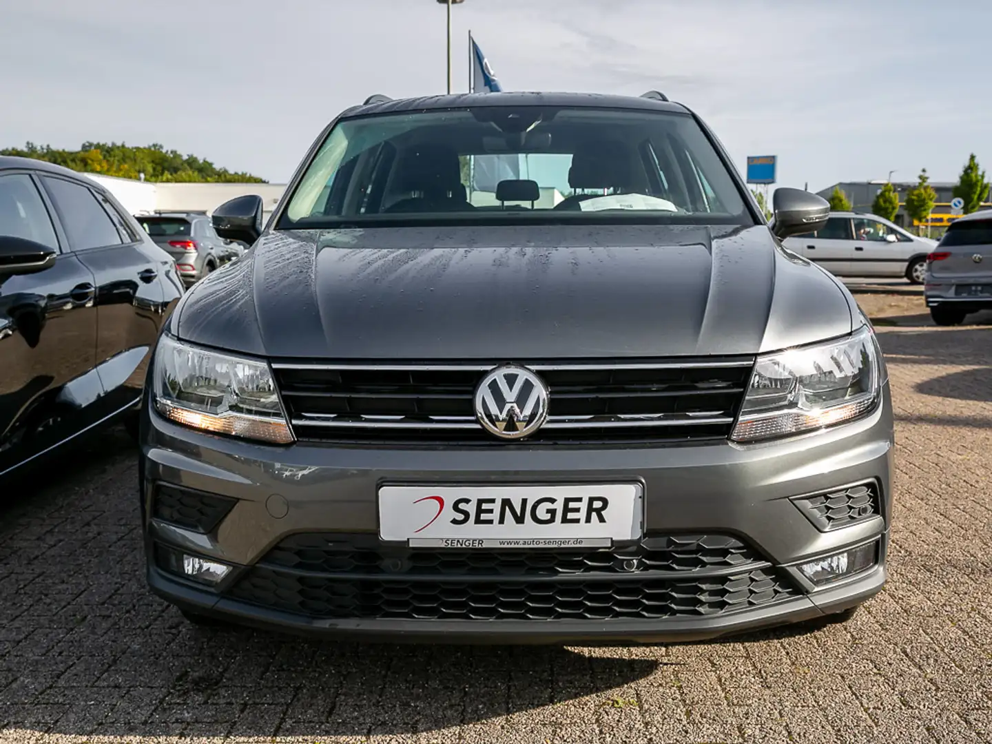 Volkswagen Tiguan 1.5 TSI Comfortline DSG PDC Klima Gris - 2