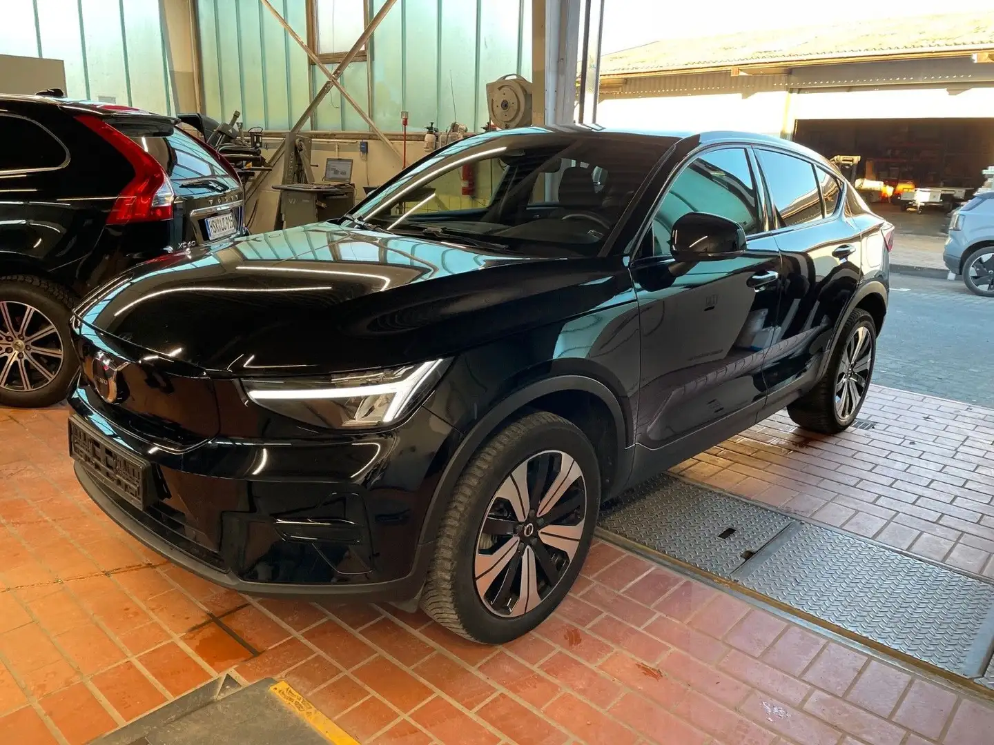 Volvo C40 Recharge Single 2WD Aut./Wärmepumpe/Panorama Schwarz - 1