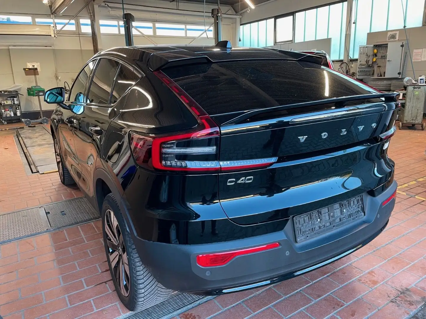 Volvo C40 Recharge Single 2WD Aut./Wärmepumpe/Panorama Schwarz - 2