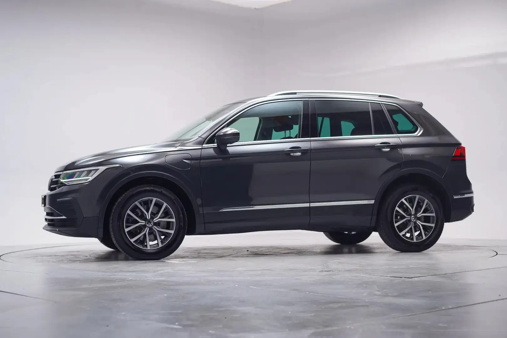 Volkswagen Tiguan 1.4 eHybrid Life [ Virtual cockpit Navi Stoelverwa Gris - 2