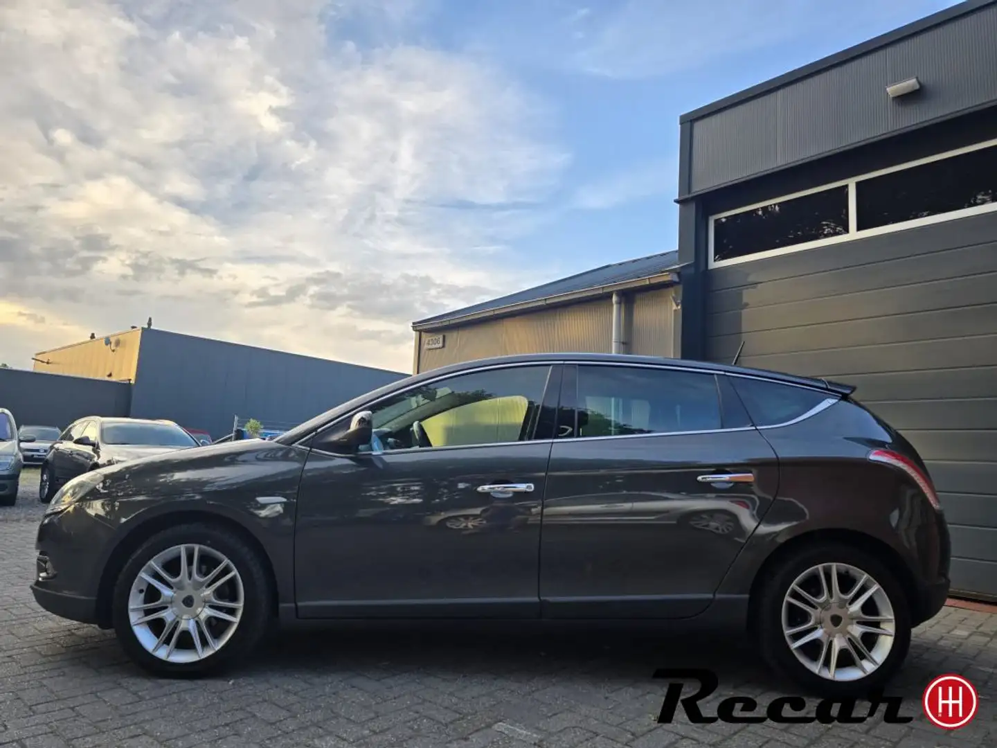Lancia Delta 1.4-16V Gold/Clima/Cruise/Pdc/Stoelv/Apk Grijs - 2