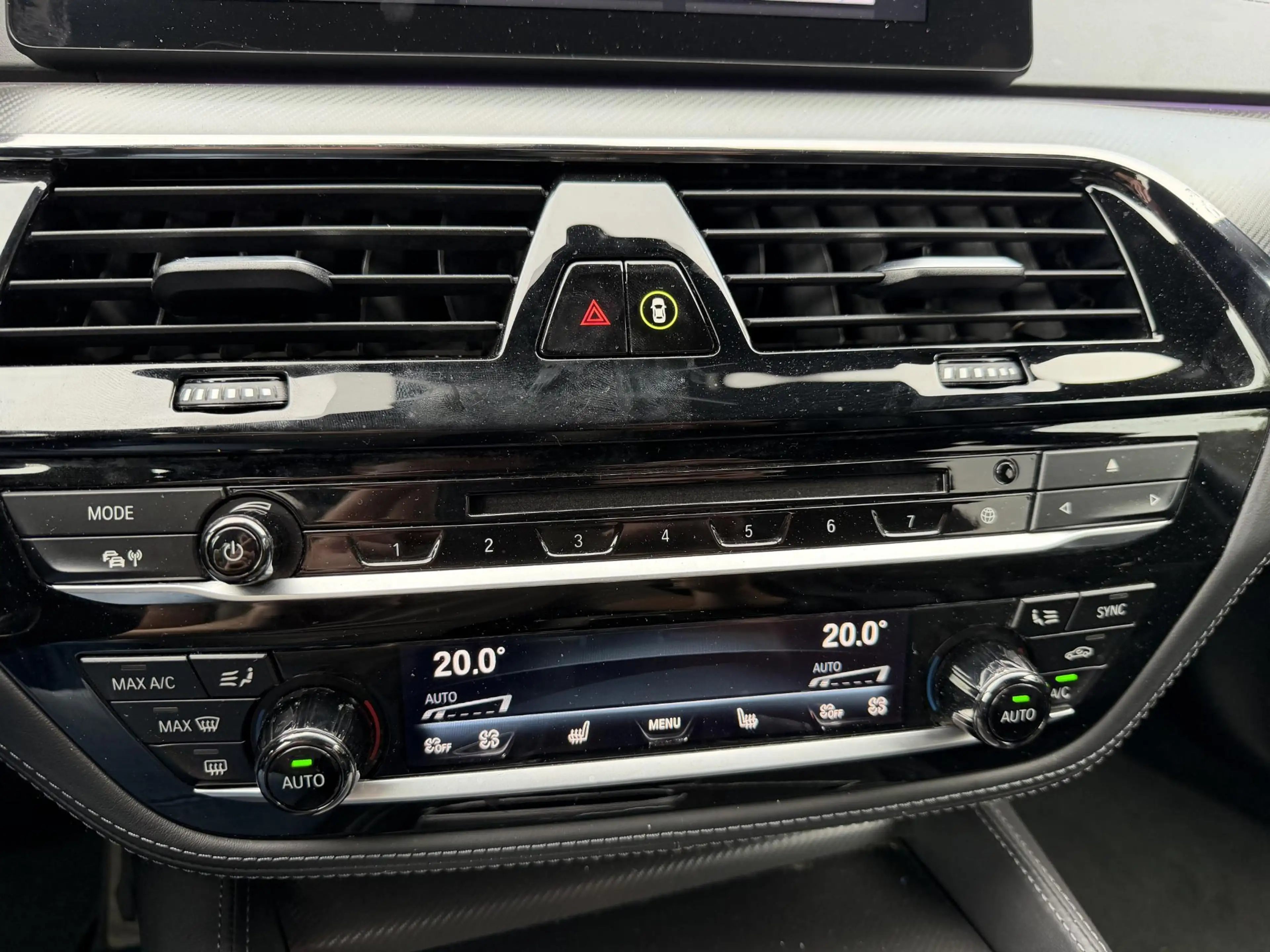 BMW M5 5-Serie | Carbon | Head-Up | Camera |  Softclose | — photo 26