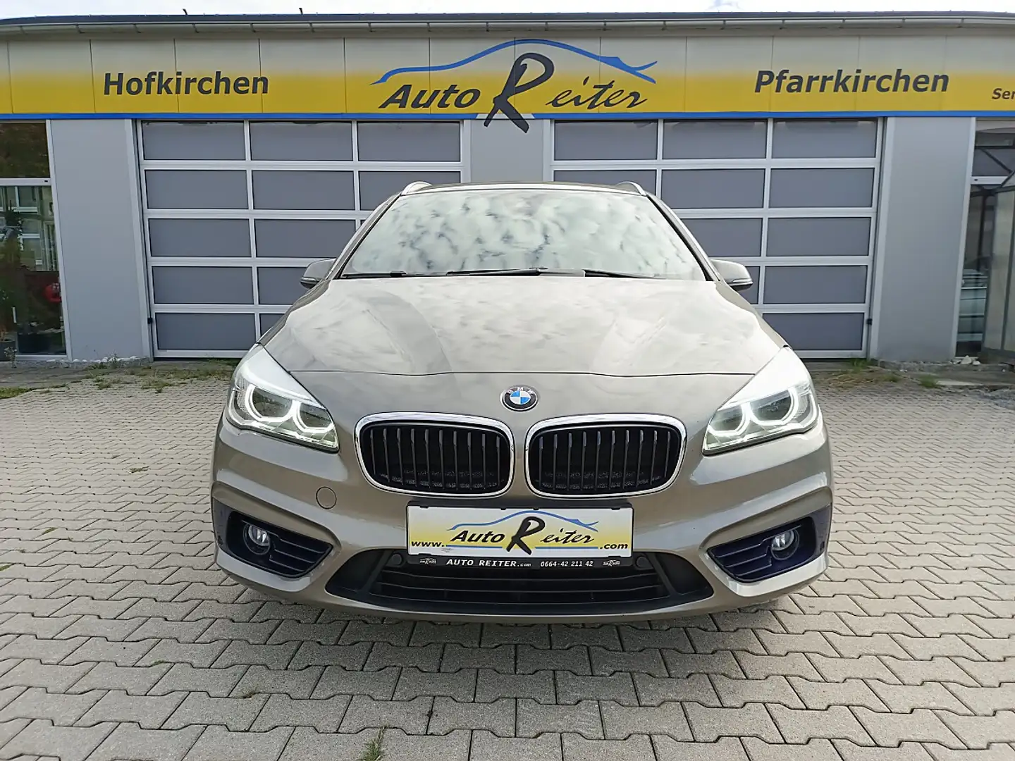 BMW 218 d Gran Tourer Sport Line Aut. *AHV*HUD*LED*PANO Silber - 2