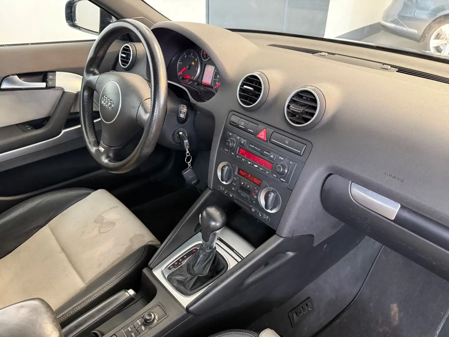 Audi A3 2.0 TDI S LlNE SPORTPAKET+*AUT* T.LEDER*NAVI* Schwarz - 2