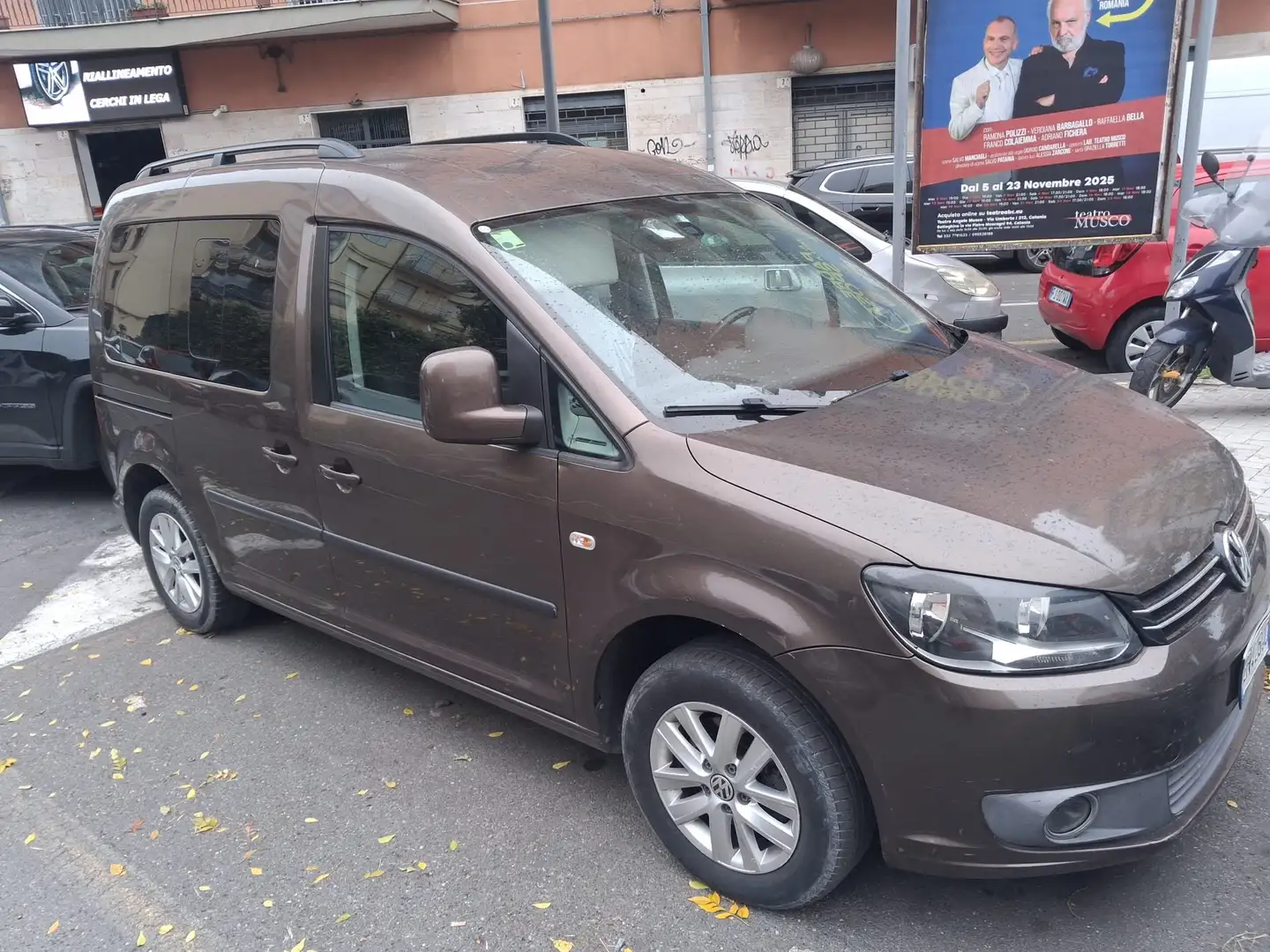 Volkswagen Caddy Comf 1600TDI 7DSG S3 Tour 2 Marrone - 1
