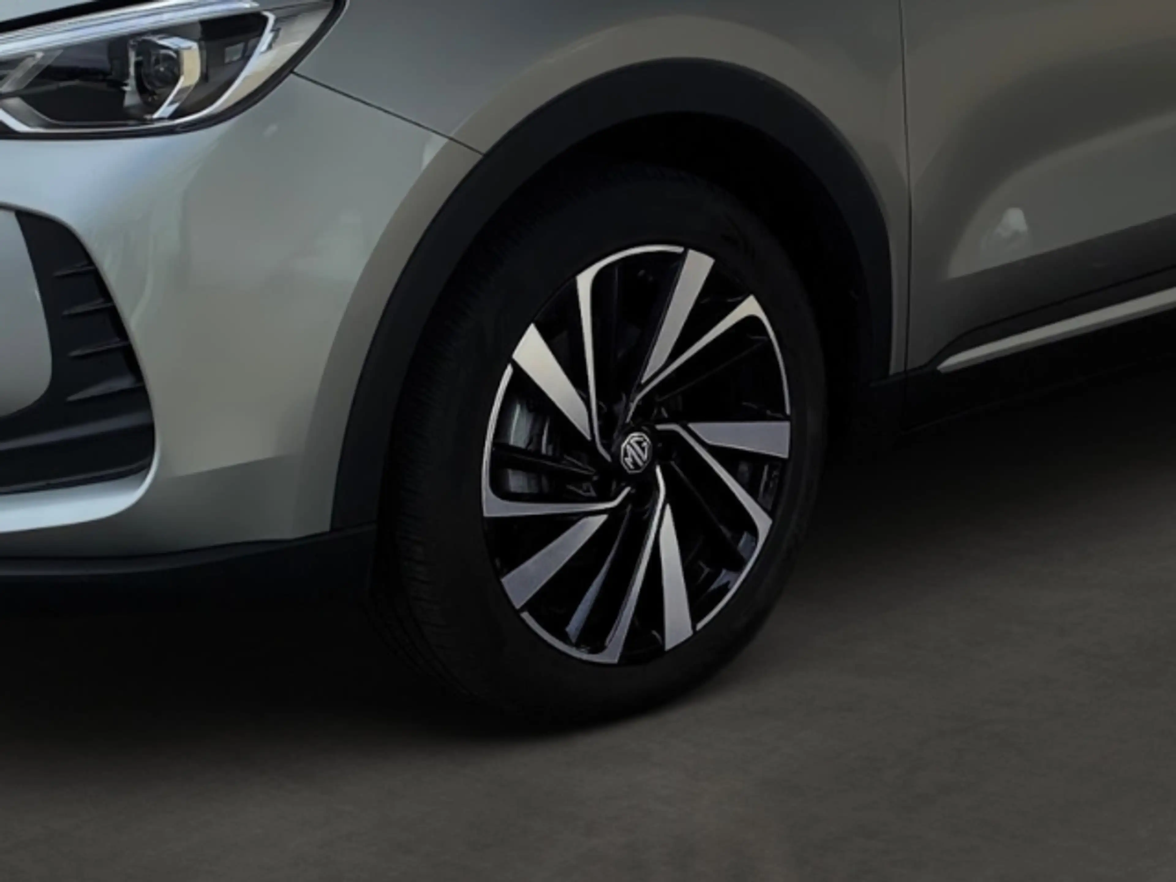 MG ZS 1.5 Hybrid Luxury Sitzheizung/360°/Fernlichtass./L — photo 7