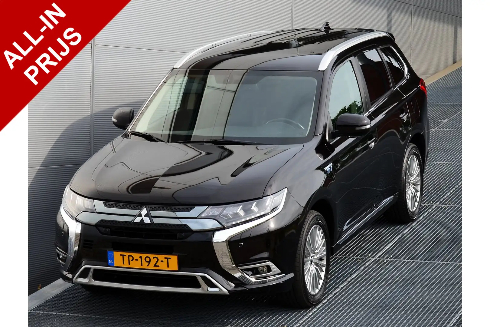 Mitsubishi Outlander PHEV 2.4 INTENSE 4WD | PLUG IN HYBRID | CLIMATE | Zwart - 1