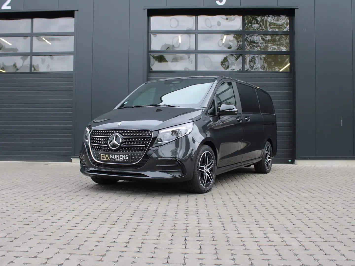 Mercedes-Benz V 300 d L2 Exclusive / AMG-pakket / luchtvering Schwarz - 1
